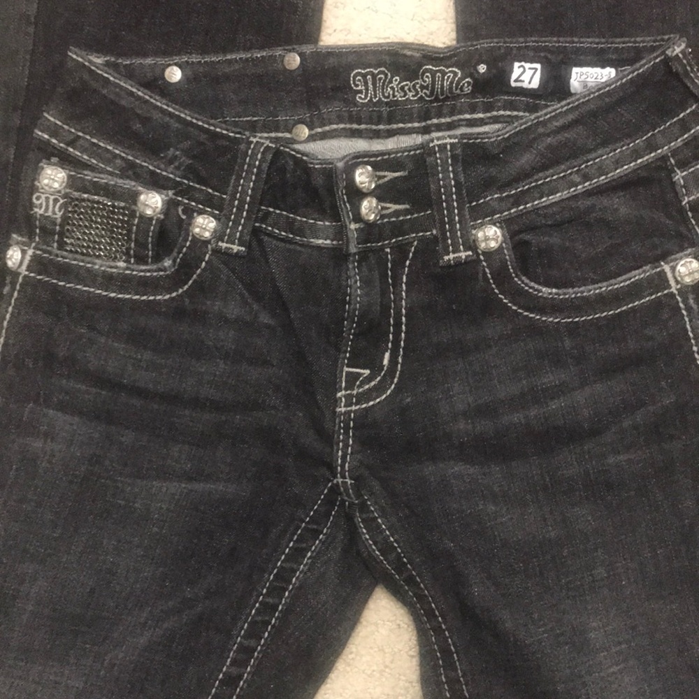 Semi distressed, rhinestone pocket Miss Me jeans